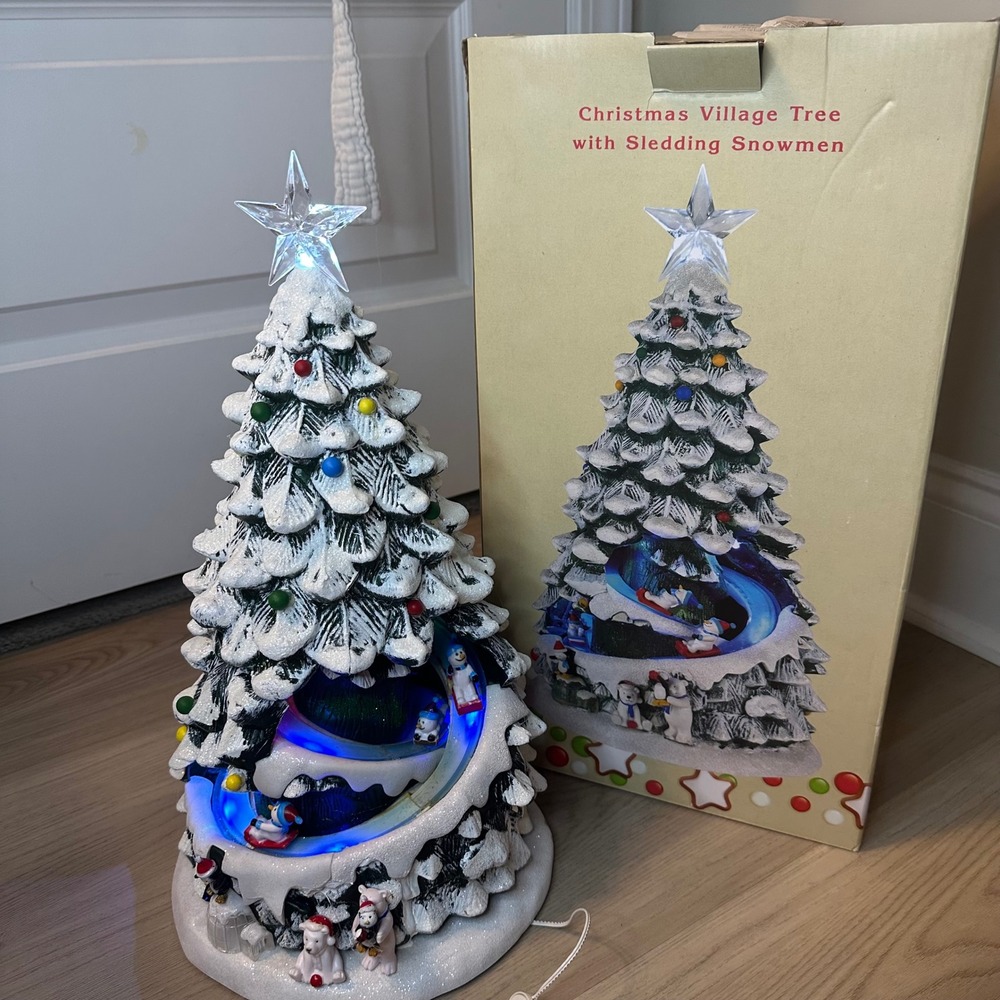 Cracker Barrel Animated Musical Christmas Village Tree Sledding Snowmen LED